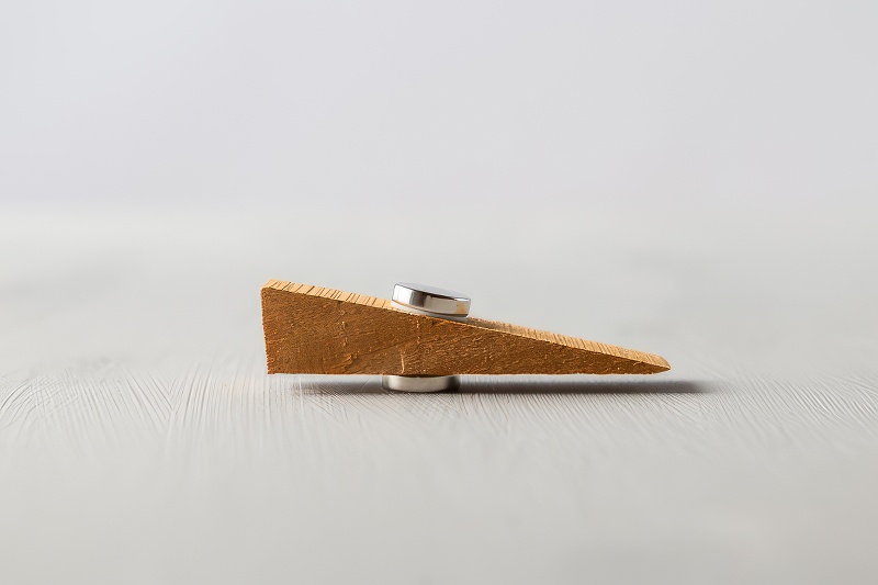 Ako bezpečne spojiť silné neodýmové magnety.