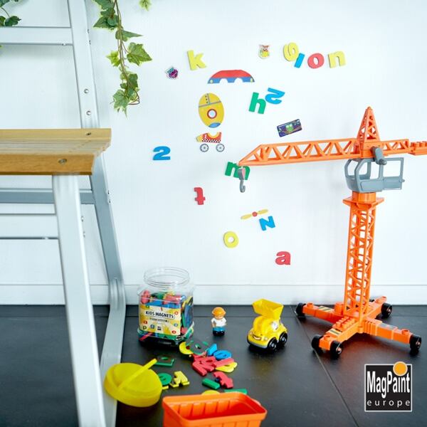 Biela magnetická nástenka v detskej izbe
